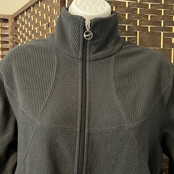 Juniors Nike Zip Up Jacket Black Size XXL 20-22 Fleece Ribbed pattern - Picture 3 of 9